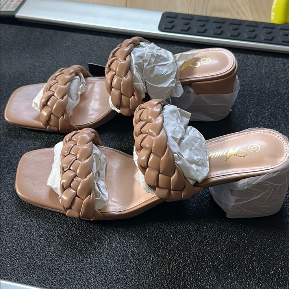 NWT Size 11 Women’s Braided Sandal Block Heel